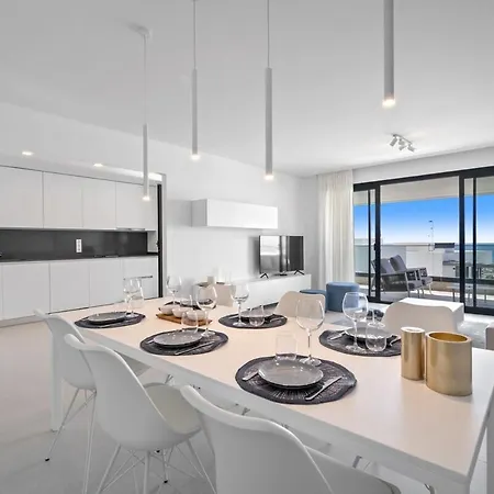 With Sea View And Gym Apartament