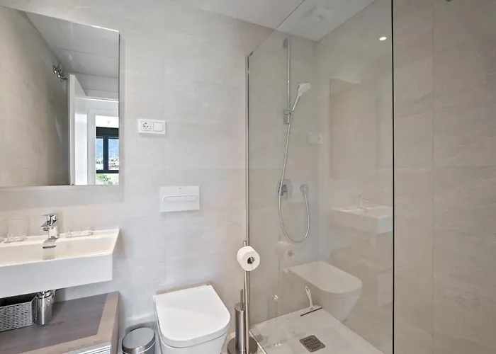 With Sea View And Gym *