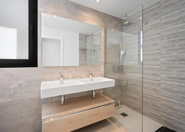 With Sea View And Gym Apartment