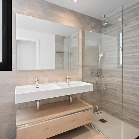 With Sea View And Gym Apartmán