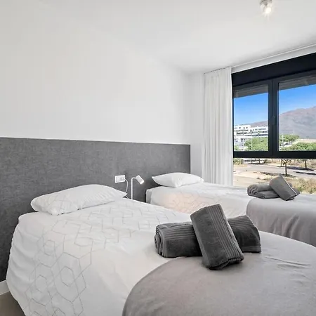 With Sea View And Gym Daire Estepona